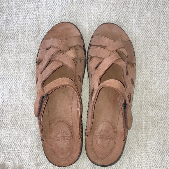 Easy Spirit women’s size 10 (fits like. 9.5 in my opinion) Tan Leather Sandals - Picture 4 of 16